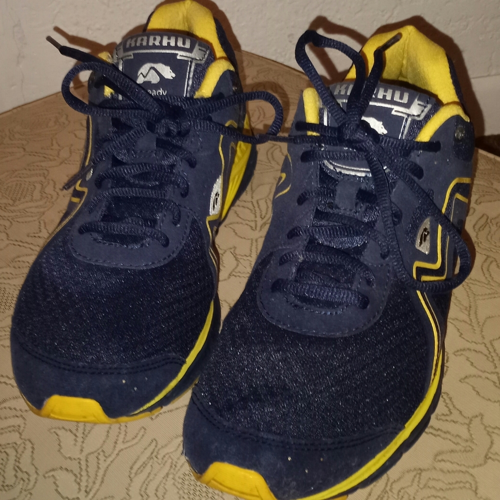 Karhu flat shoes